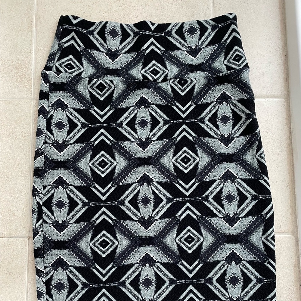 Knee length Lula Roe pencil skirt. Only worn a handful of times. $20. Size XS.